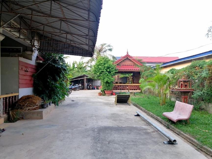 Tortuga Guesthouse Кампот Екстериор снимка
